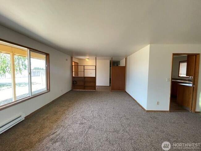 Building Photo - 511 Castle Dr