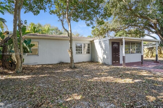 Foto del edificio - 122 Allen Rd