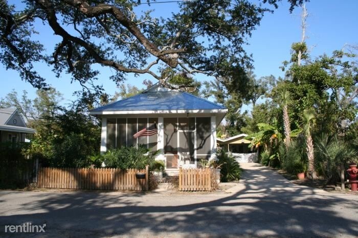Primary Photo - 2 br, 1.5 bath House - 121 Sycamore