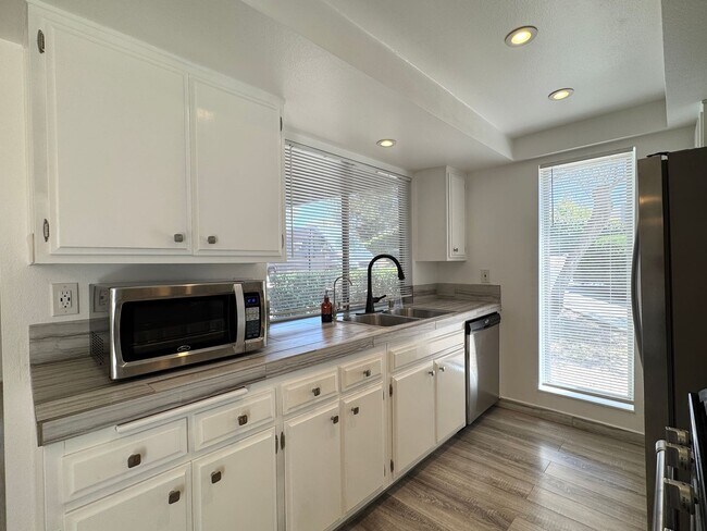 Building Photo - Upgraded 2 Bedroom 1 Bath Condo In Casa Del Cerro, Central A/C, Pool