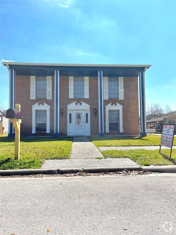 Building Photo - 825 Clubside Dr