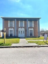 Building Photo - 825 Clubside Dr