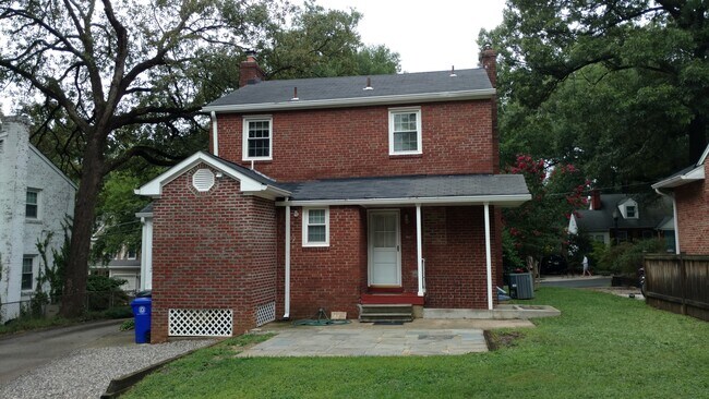 Rear View of Outside - 1605 N Stafford St