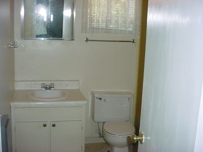 Building Photo - 130 S Estes Dr