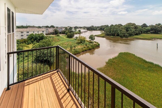 Foto del edificio - 2221 Pretty Lake Ave