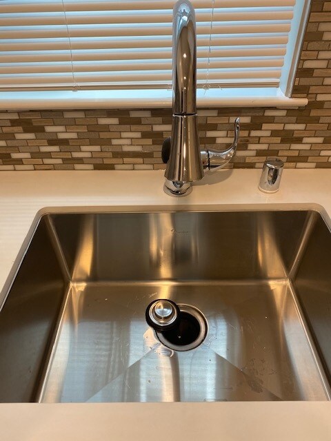 Foto principal - 148 Southwood Ctr