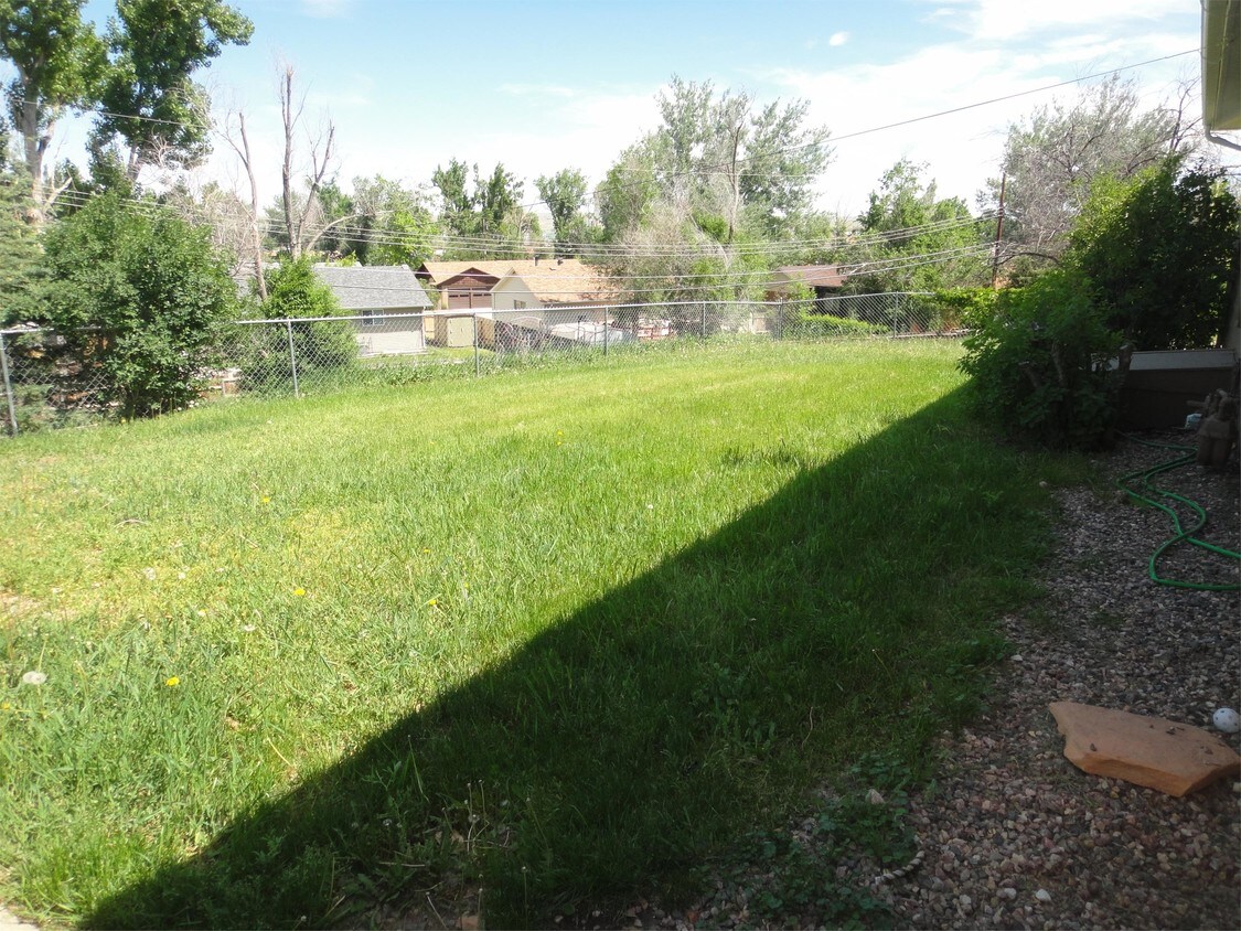 Building Photo - 3044 N Sinclair Pl