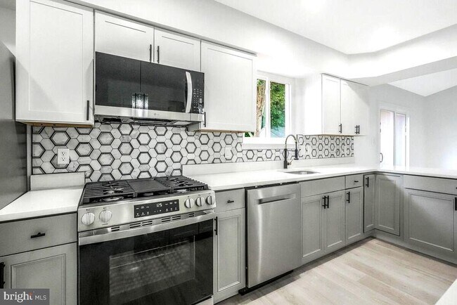 Foto del edificio - 6304 Juanita Ct