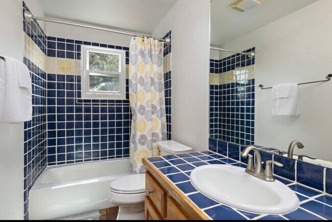 Building Photo - 10 Monte Alto Pl