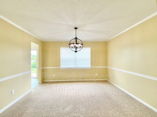 Building Photo - 3229 Sacramento Dr