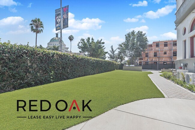 Foto del edificio - ~2 Months FREE~ Bask in Comfort in this Tw...