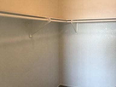 Building Photo - Lakeside HOA Condo