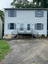 Building Photo - 2013 Wallace Ave NE