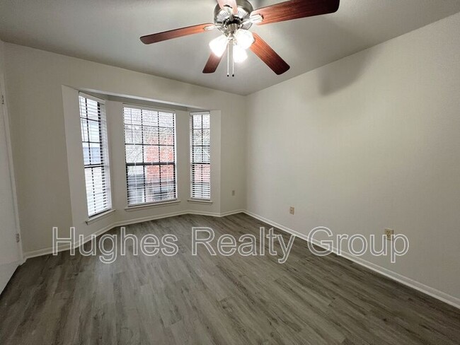 Building Photo - 2628 S Roth Ave