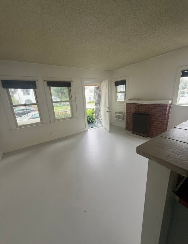 Foto del edificio - 1133 E Lexington Dr
