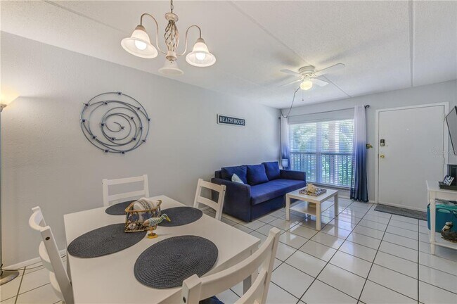 Foto del edificio - 8921 Blind Pass Rd