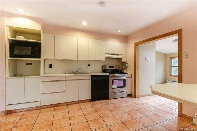 Building Photo - 378 NY-306