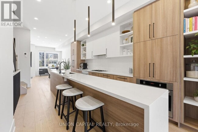 Building Photo - 544B Beresford Ave