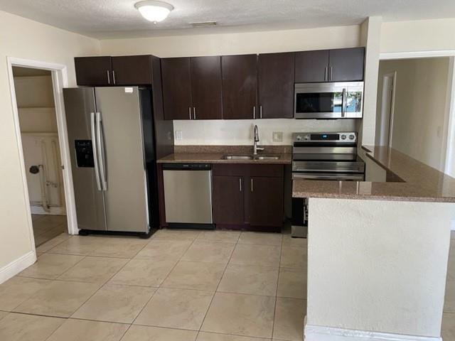 Foto principal - 5 bedroom in Dania FL 33004