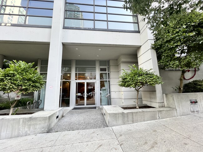 Building Photo - 1211 Melville St
