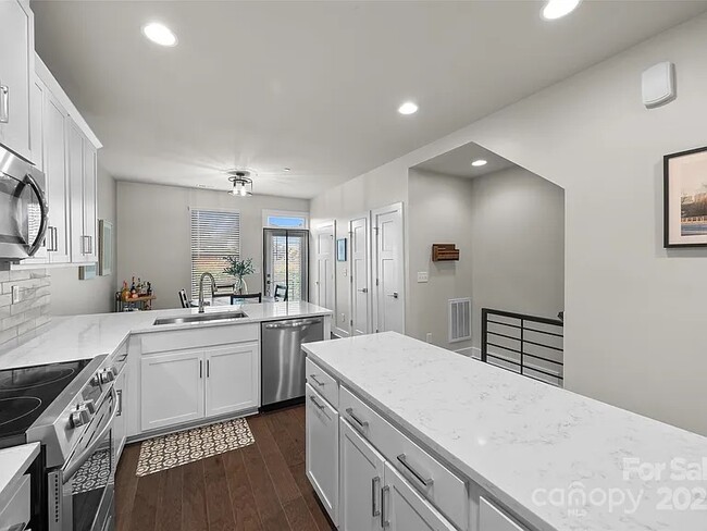 Foto del edificio - 4127 Bryant Terraces Dr