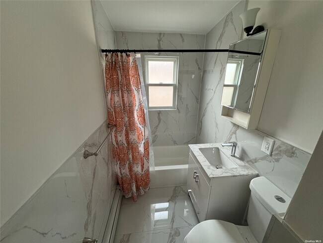 Foto del edificio - 249-16 Elkmont Ave