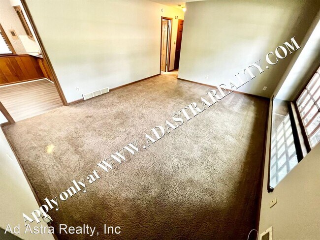 Building Photo - 2 br, 1.5 bath House - 15018 E 46th St S