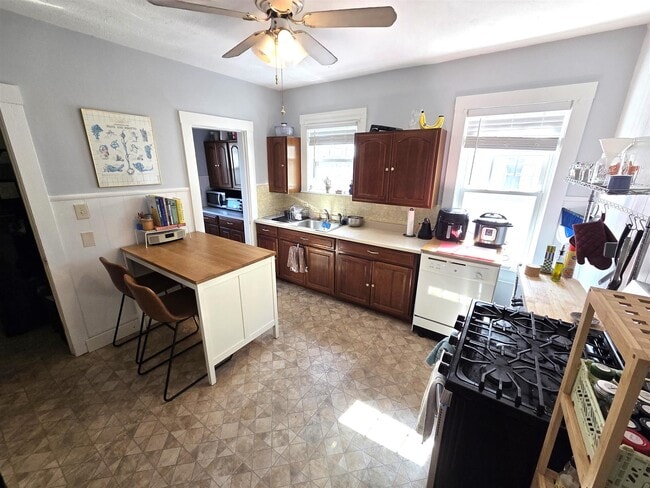 Foto del edificio - 33 Electric Ave