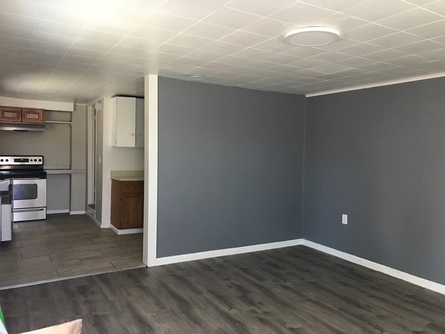 Building Photo - Studio in Victorian Home near downtown