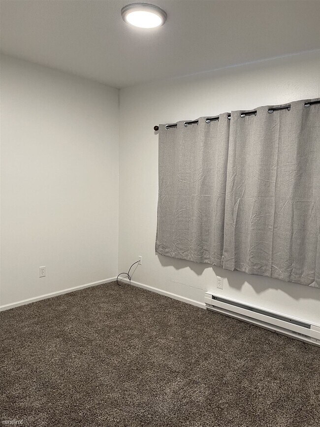 Building Photo - 3 br, 1 bath Duplex - 328 South Wasson Street
