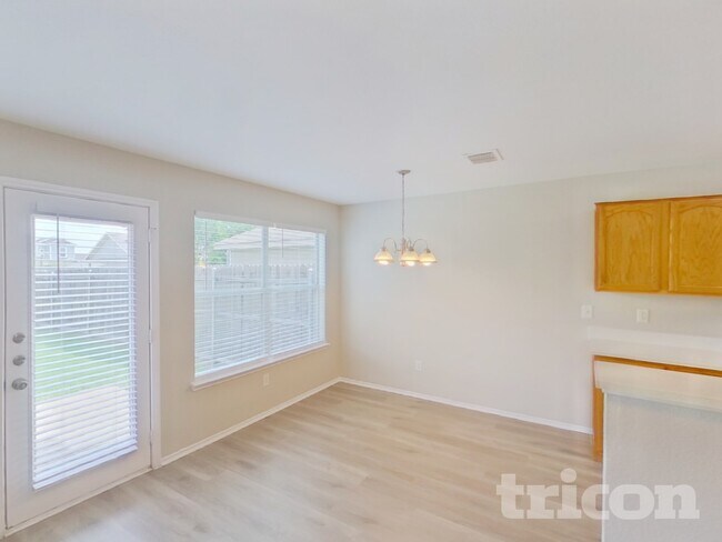 Foto del edificio - 1461 Pine Ln