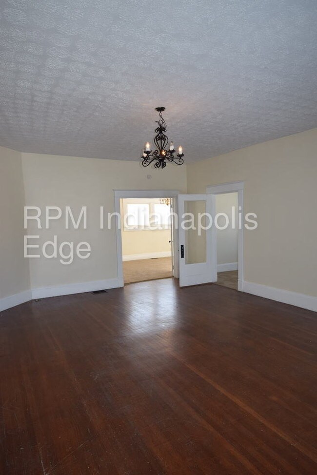 Building Photo - 1065 E 400 N