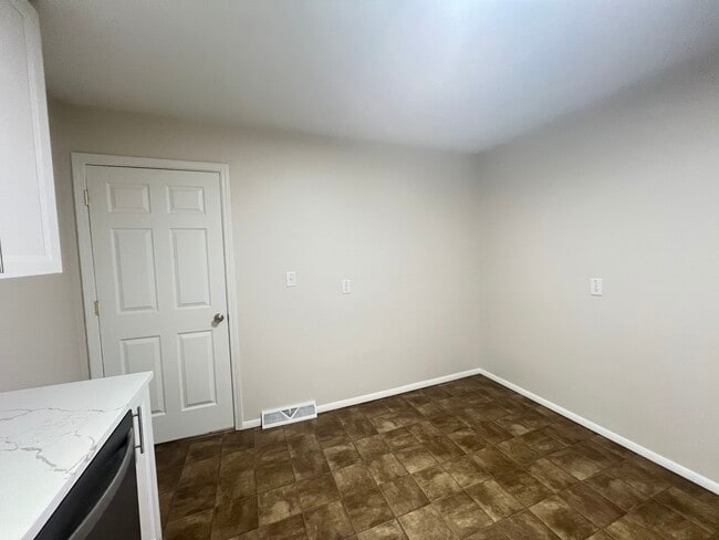 Building Photo - Glencrest Duplex
