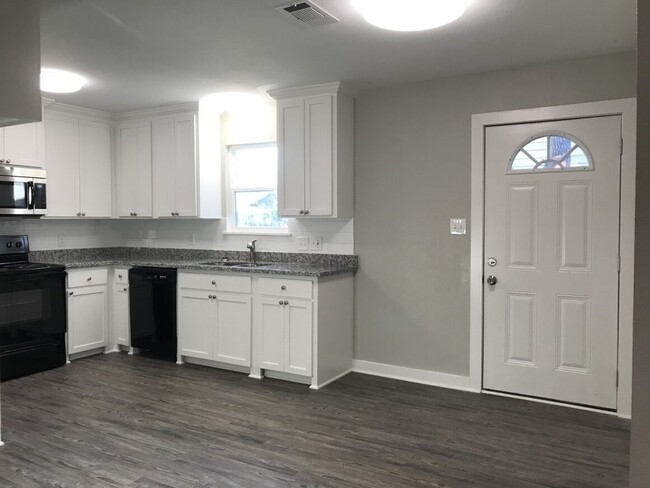 Foto del edificio - 5313 Chennault Rd