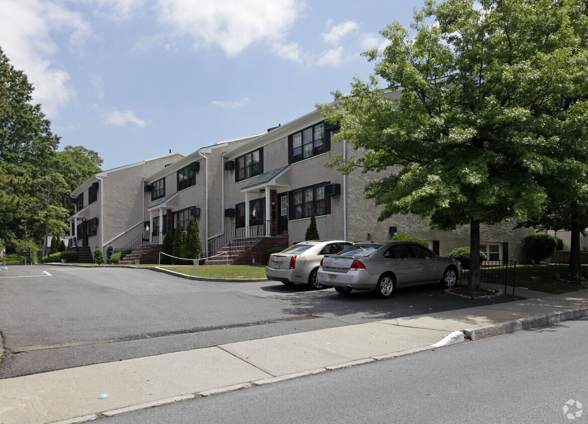 Primary Photo - 45-47 Watchogue Rd