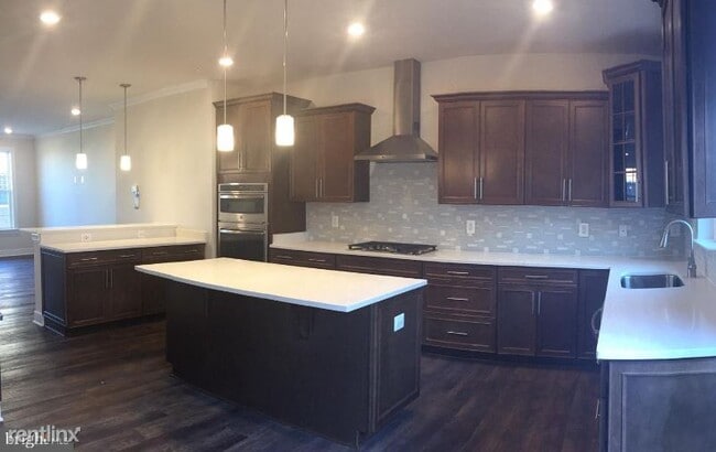 Building Photo - 3 br, 4 bath Townhome - 7126 Mchenry Mews