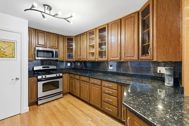 Building Photo - 4656 N Narragansett Ave