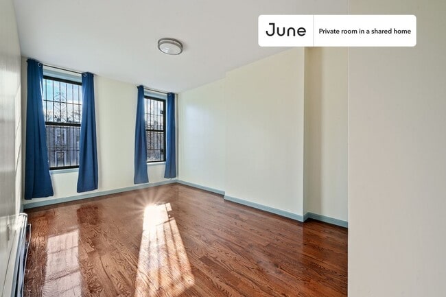 Building Photo - Room in Shared 3 bed/1 bath home