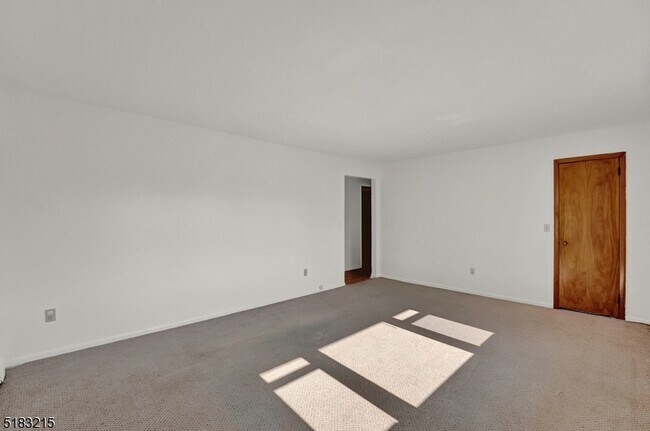 Foto del edificio - 1 Highview Ave