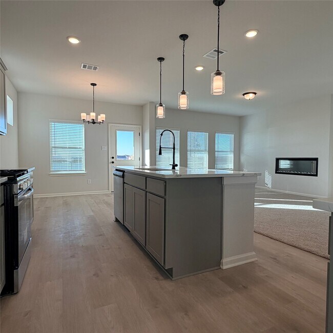 Foto del edificio - 3418 Lago Norence Dr