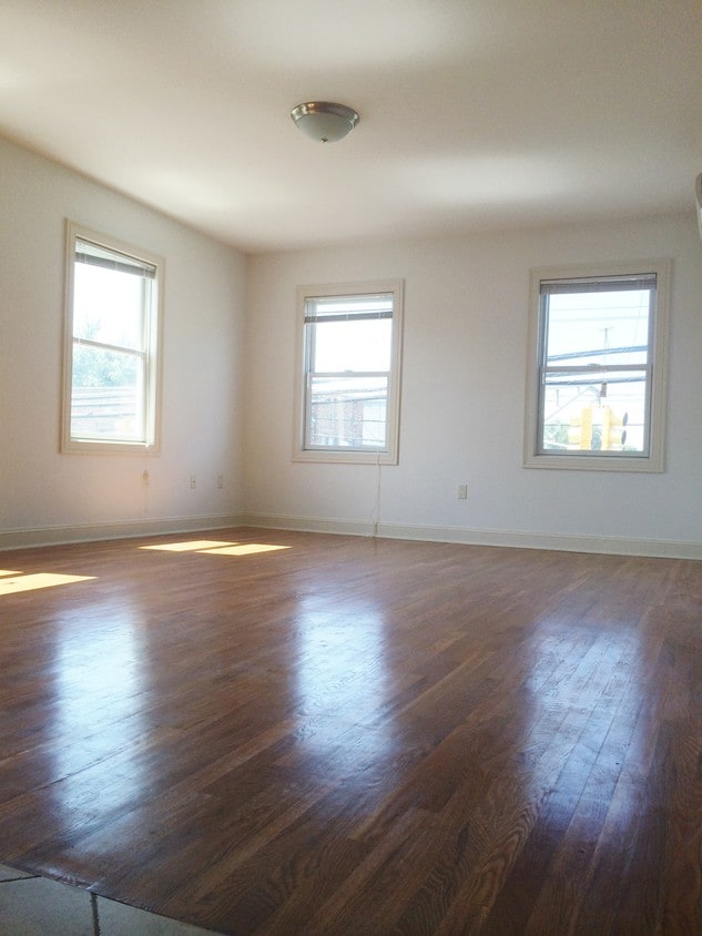 Primary Photo - 2450 Lemoine Ave