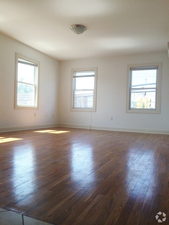 Building Photo - 2450 Lemoine Ave