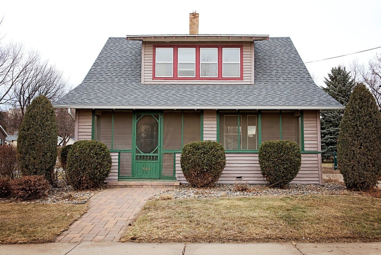 Primary Photo - 844 10th Ave NW