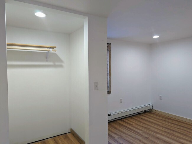 Building Photo - 1327 6th Ave