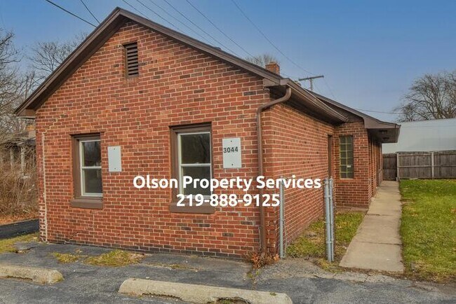 Building Photo - 3044 W Ridge Rd