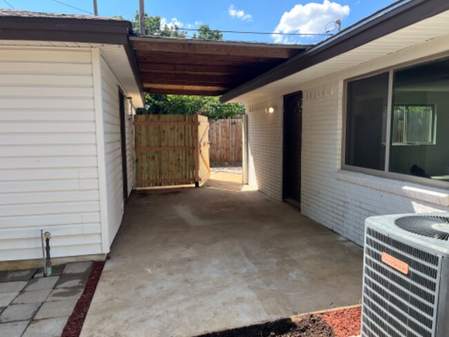 Building Photo - 202 Westwood Dr