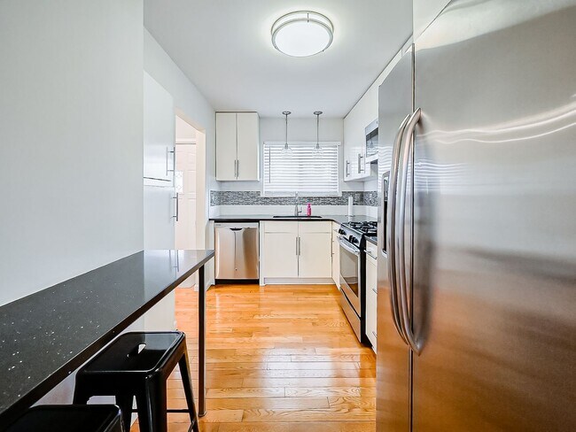 Foto del edificio - Stylish Living Meets Everyday Comfort in Royal Oak