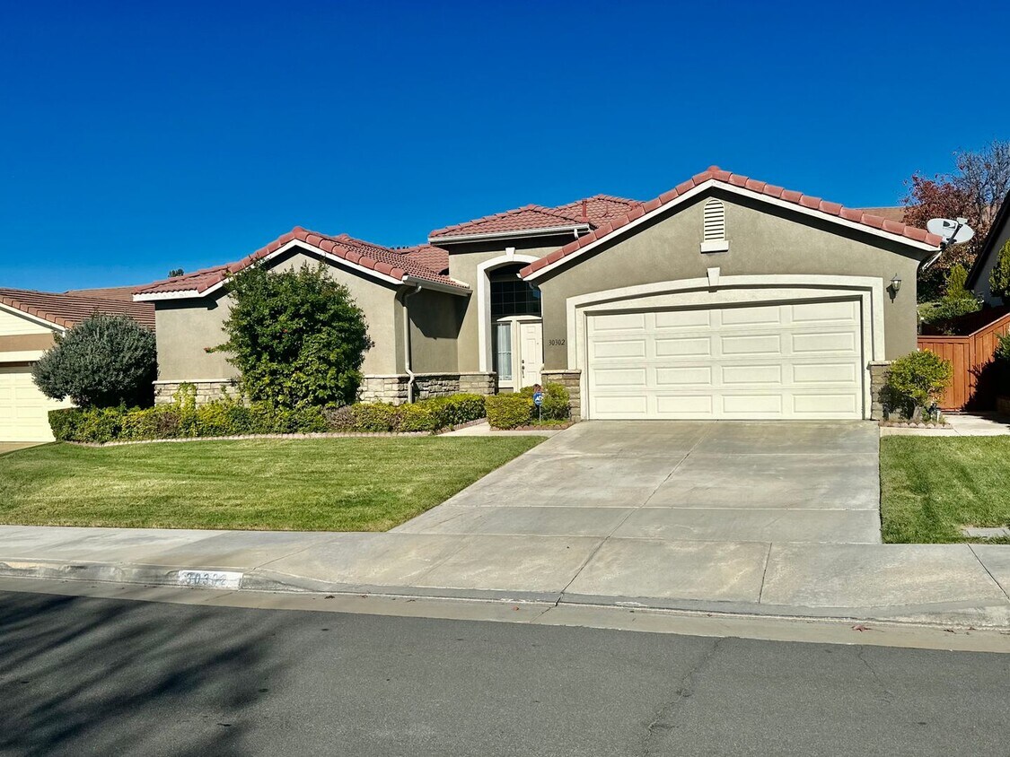 Primary Photo - Stunning Single-Story Home in 55+ Communit...