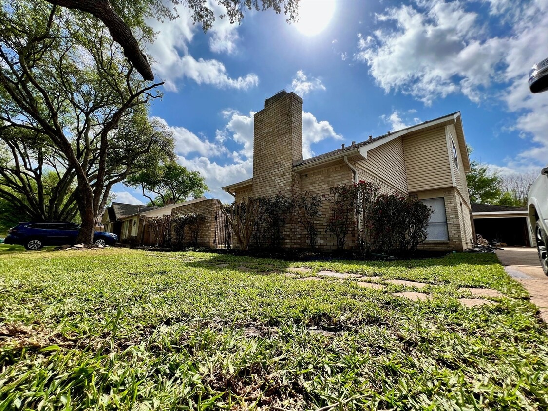 Foto principal - 21339 Park Mt Dr