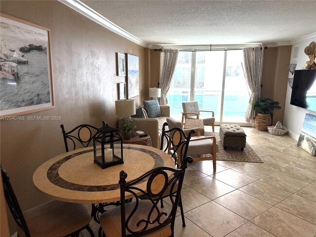 Foto del edificio - 6917 Collins Ave
